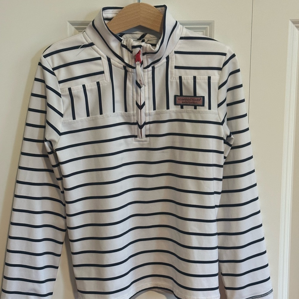 Vineyard Vines 1/4 Zip Pull Over. Gently Used. Excellent Condition.